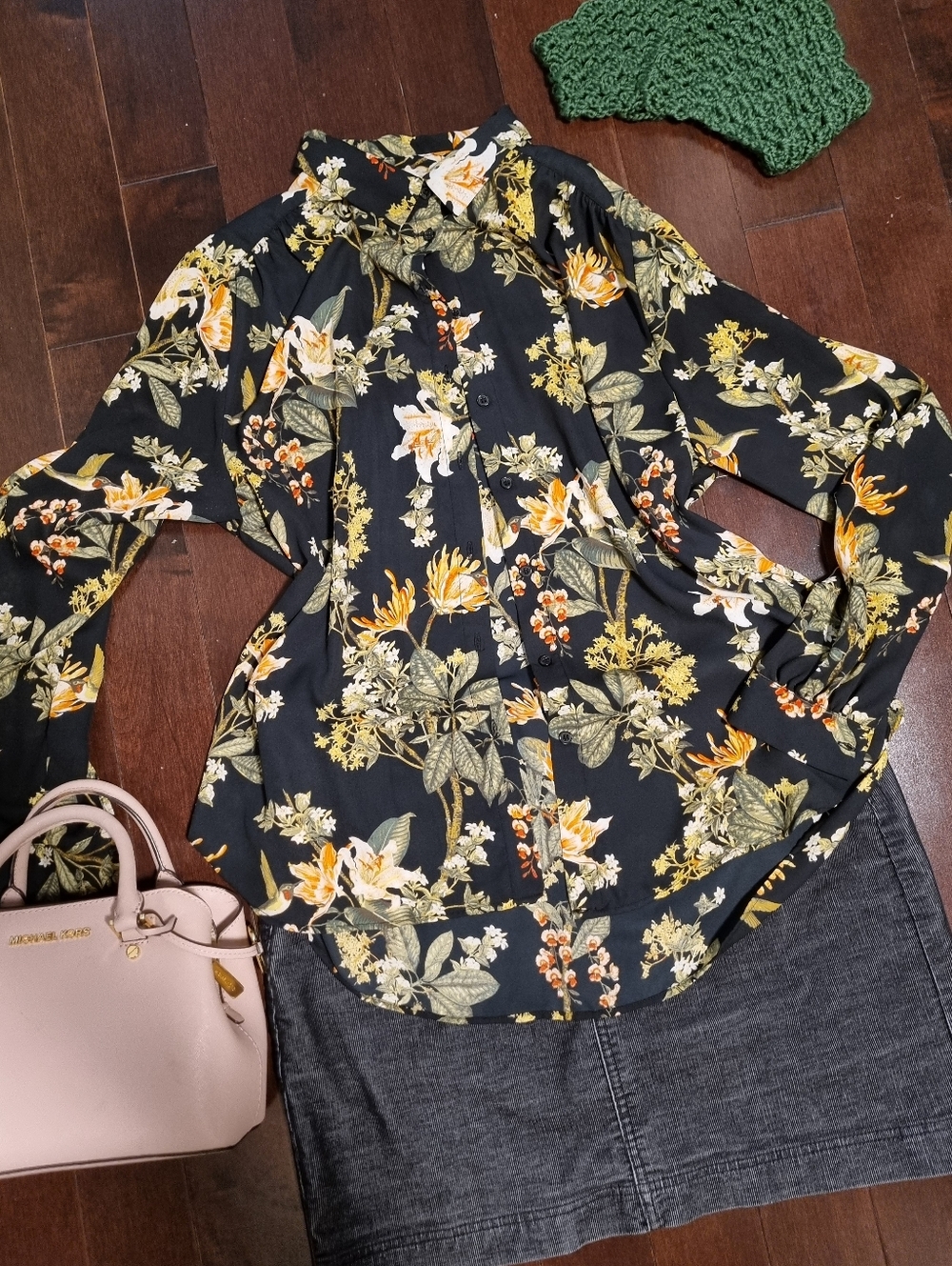 H & M long Sleeve Black Patterned Button Down Blouse Size 10